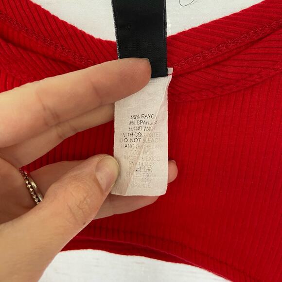 Windsor M Red Ribbed Cutout Sweetheart Short Sleeve Crew Neck Crop Top - Picture 8 of 9